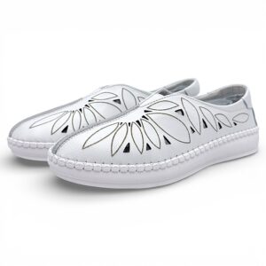 Białe, ażurowe połbuty – slip-on